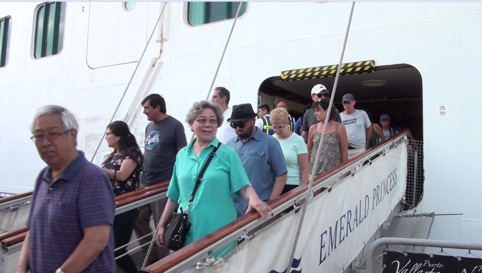 12y13Bahía (3) Espera sector naviero 340 mil cruceristas a finalizar el año