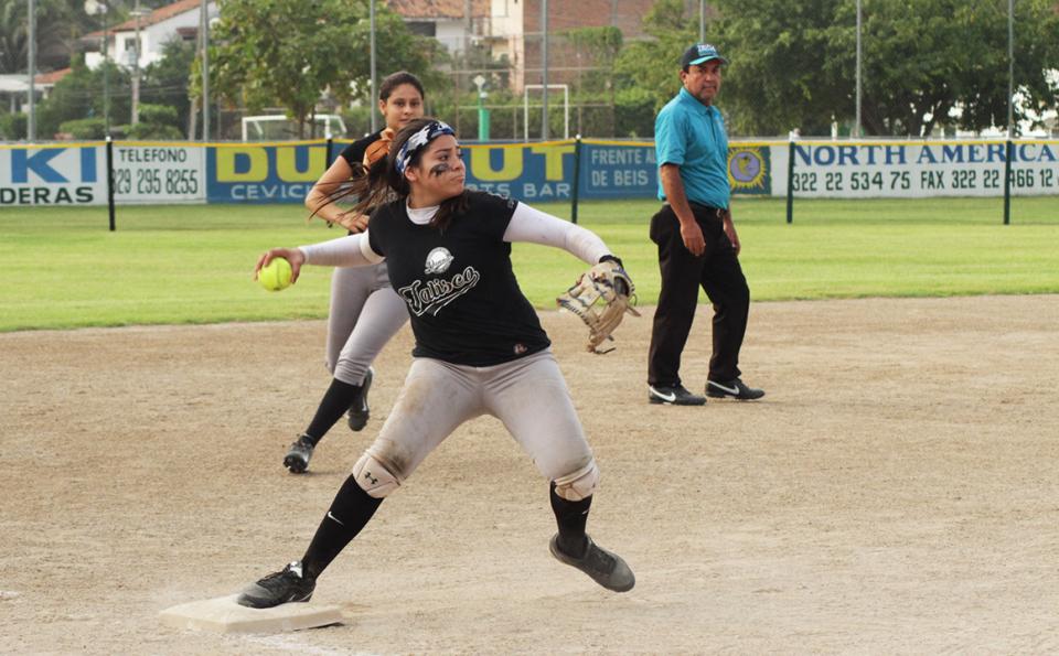 24y25Deportes (4) Panteras y La Cruz por la corona