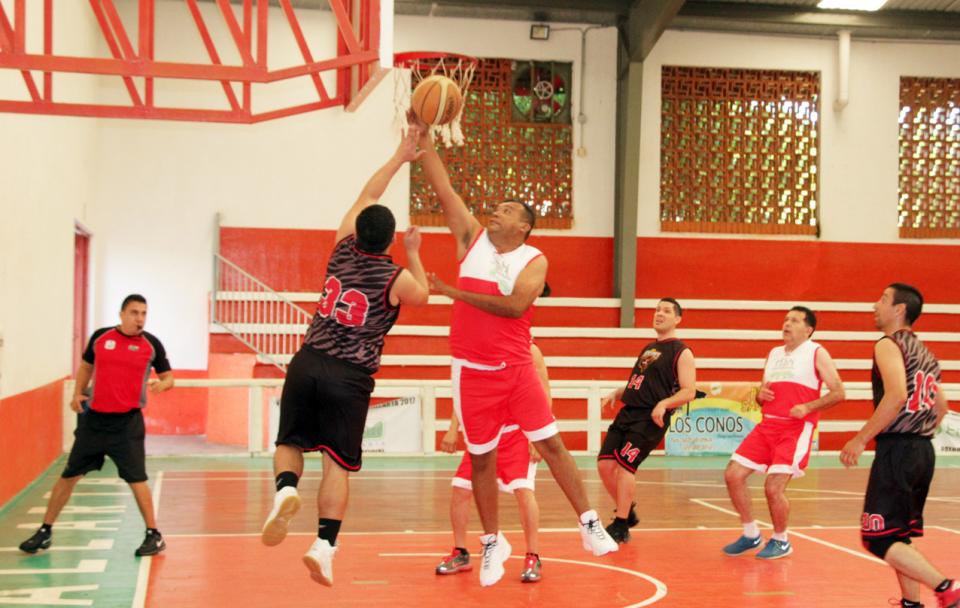 24y25Deportes (5) Sólo quedan invictos, los Marineros Negros