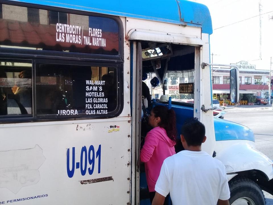 03Buenos Va tránsito municipal contra camioneros a exceso de velocidad