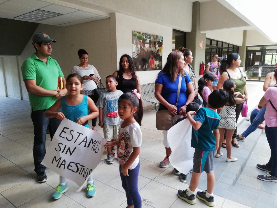 04y05Bahía (1) Exigen maestros para sus hijos, ahora a través de la CEDH
