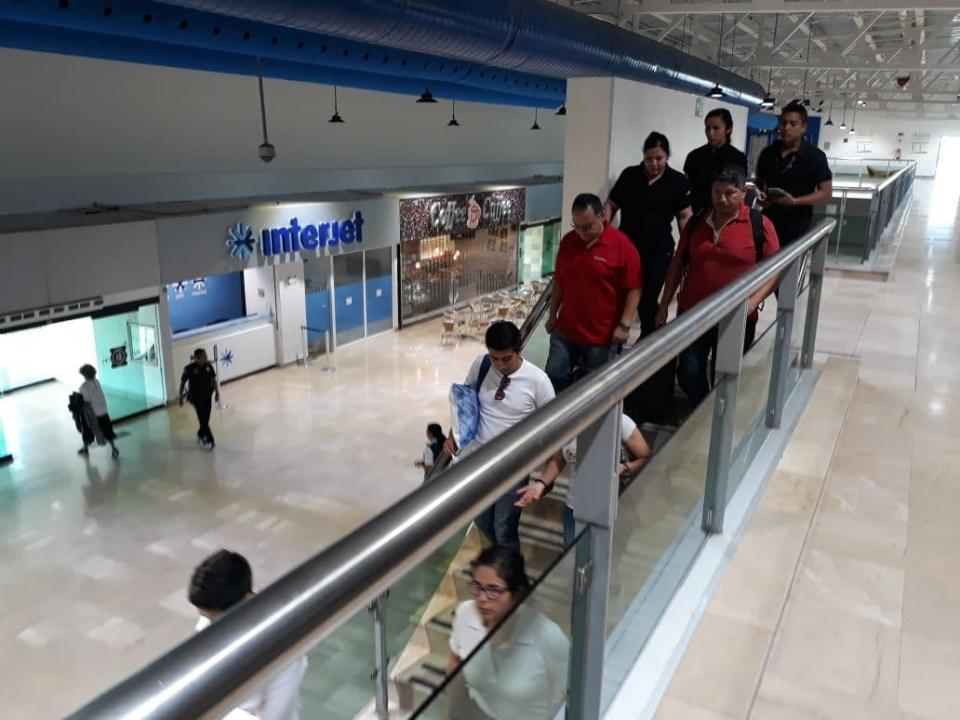 04y05Bahía (1) Evacuan a pasajeros y personal del Aeropuerto Internacional de PV