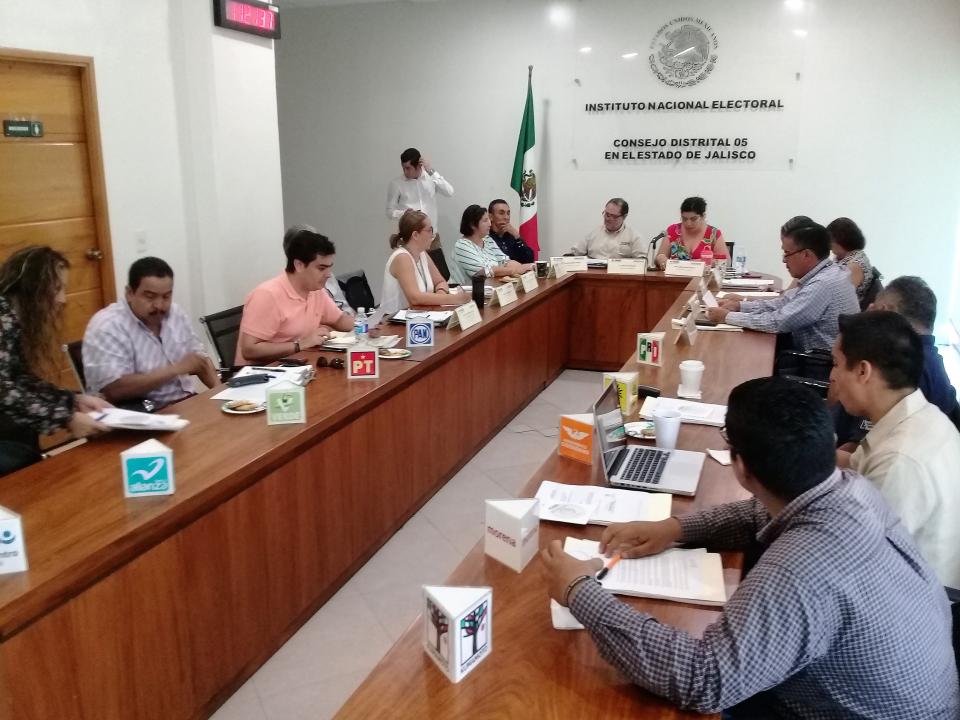 04y05Bahía (5) Aprueban que familiar acompañe a funcionaria de casilla con discapacidad
