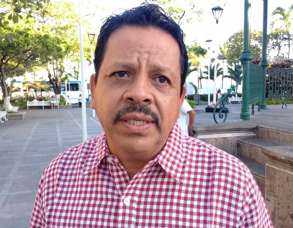 10y11Bahía (2) Asegura Macedo "legalidad" en la ampliación de clínica particular