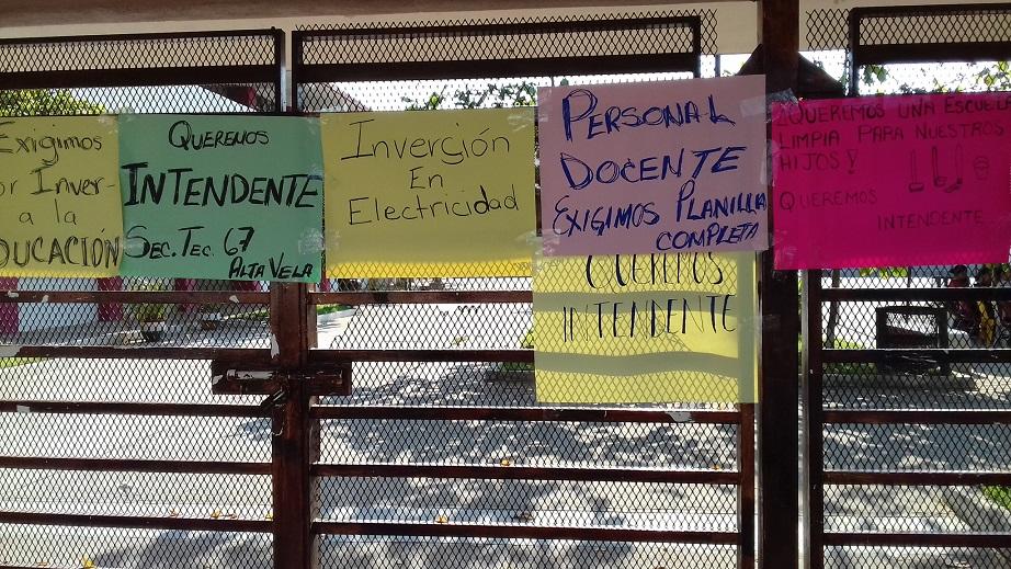 12y13Bahía (7) Suspenden padres, clases en secundaria de Alta Vela