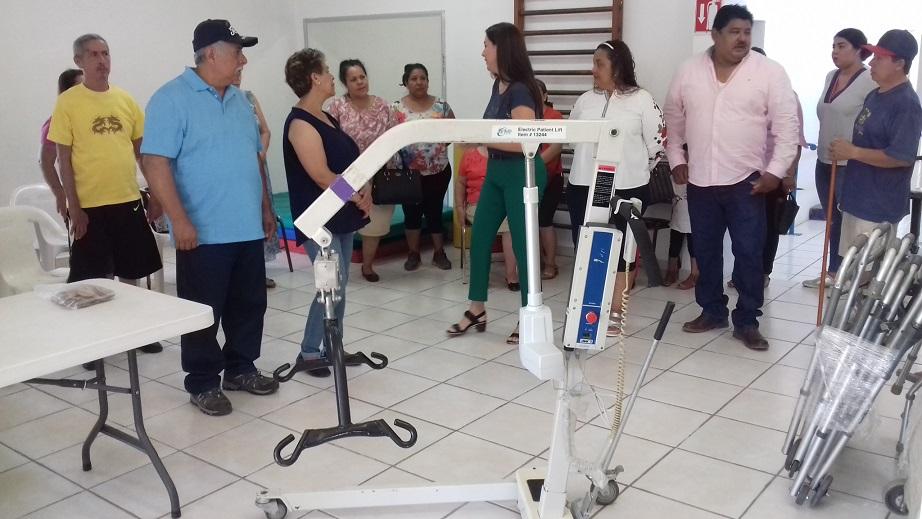 16Bahía (1) Donan Club San Juan, equipo ortopédico y grúa médica a DIF