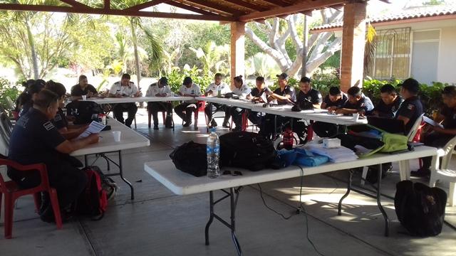 16y17Bahía (4) Capacitan a policías para brindar un mejor servicio