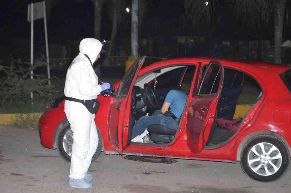 2299 Asesinan a un hombre en el interior de su auto