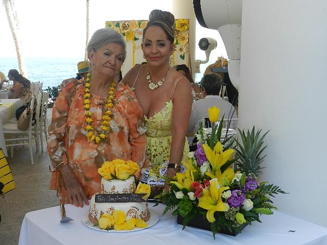 22y23IN (1) DOÑA JOSEFINA SANDOVAL… Celebra con sonrisas, salud y alegría, sus 90 primaveras