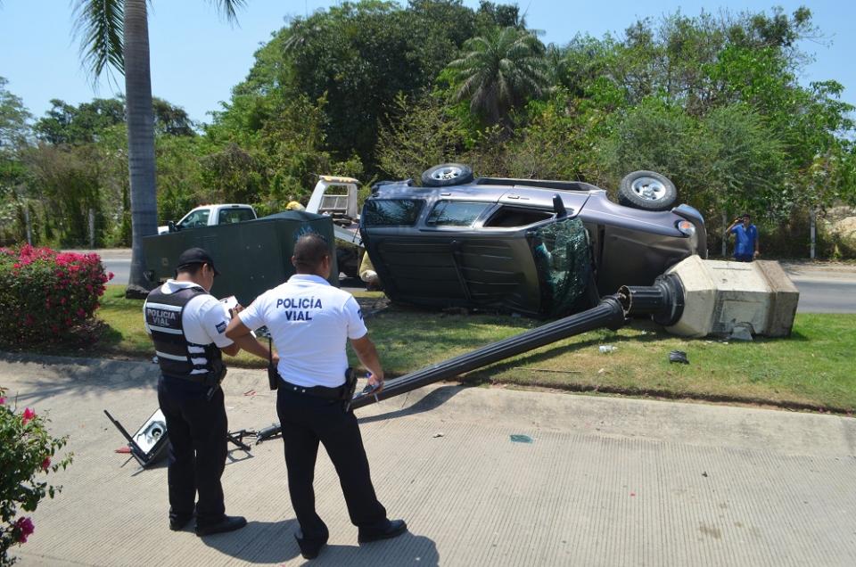 30y31Sucesos (1) Volcadura, deja un herido grave