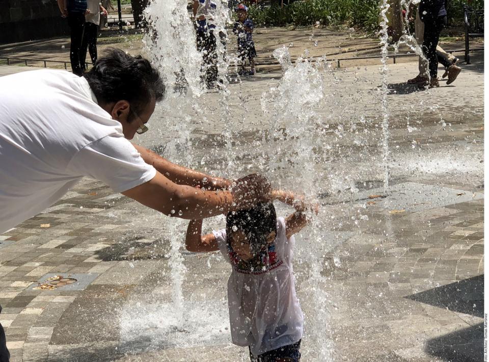 01portada01 Tomar al menos dos litros de agua, vital ante las altas temperaturas