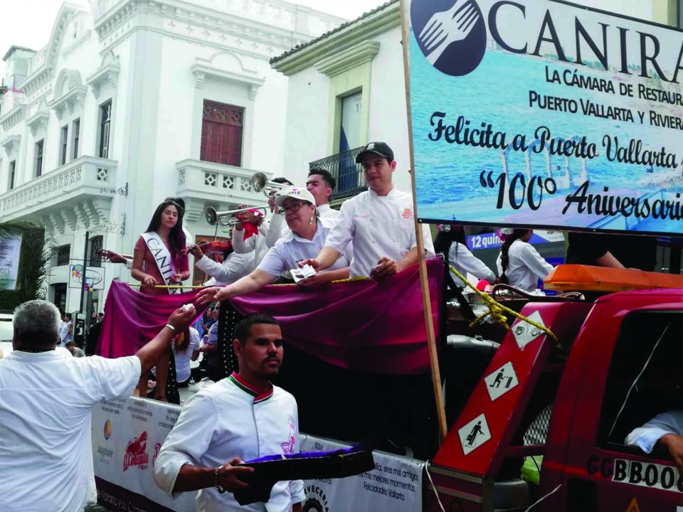 10 Con magno desfile se celebró el Centenario de Puerto Vallarta