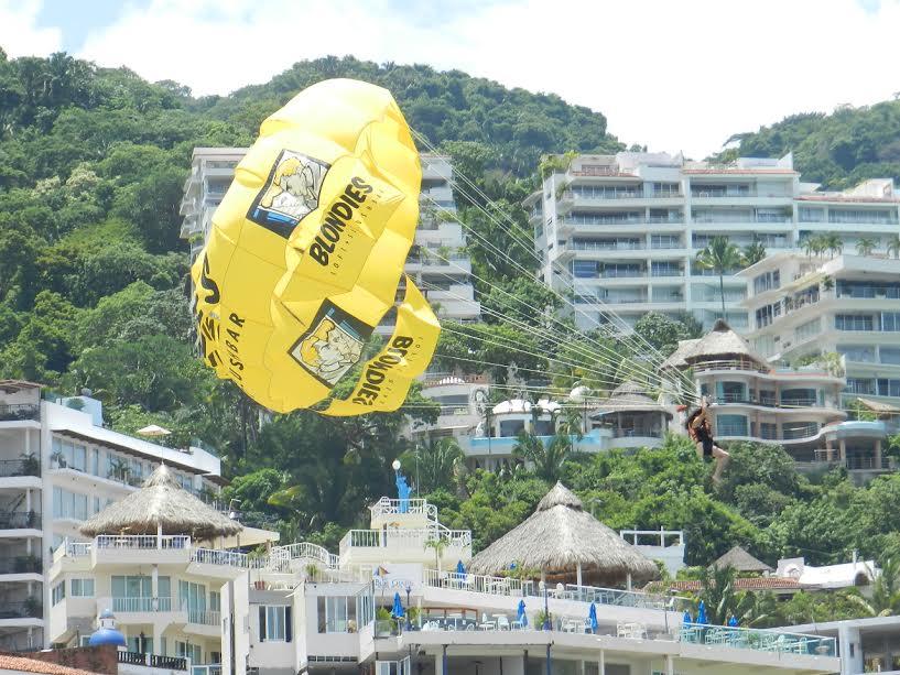 10y11Bahía (1) BUSCAN EVITAR ACCIDENTES EN PARACHUTES… Piden mayor vigilancia a prestadores de servicios