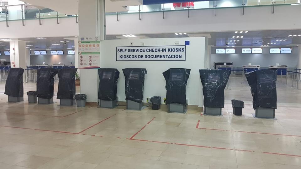 12y13Bahía (1) Provocan lluvias caos en el Aeropuerto Internacional de PV