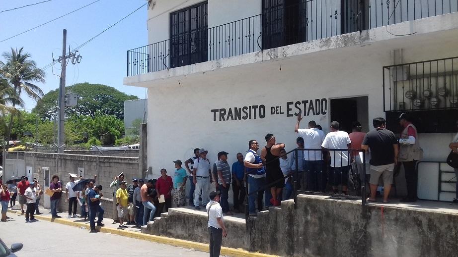 12y13Bahía (4) Ciudadanos aprovechan a mitad de precio, licencias de conducir