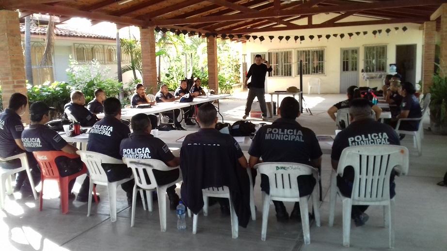 12y13Bahía (5) Profesionalizan en Bahía, a policías municipales