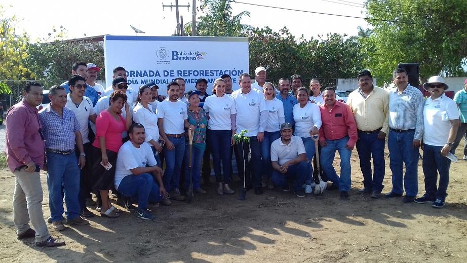 14y15Bahía (5) Arranca el ayuntamiento campaña de reforestación