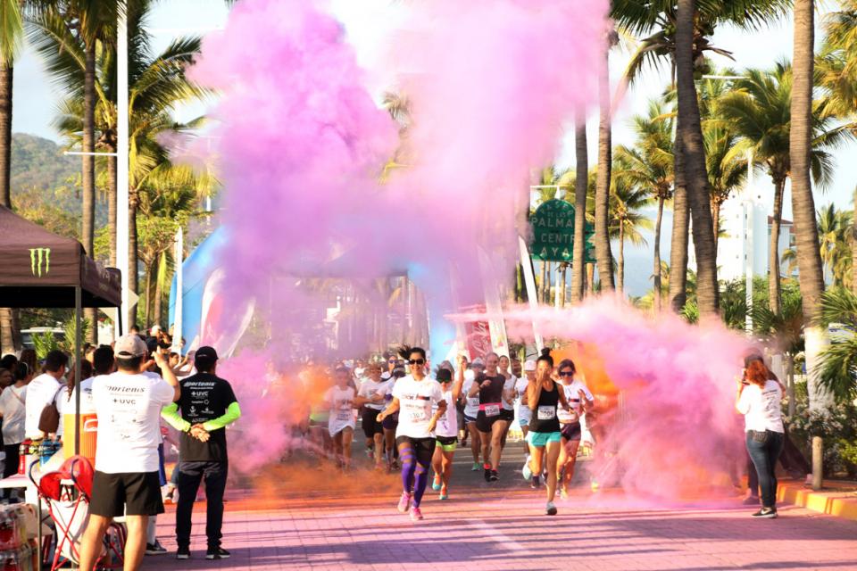 22y23Deportes (1) III CARRERA VALLARTA COLOR Se vieron bien ¡Manchados!