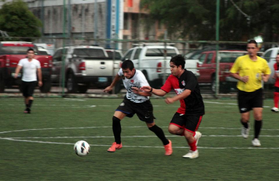 26y27Deportes (3) Palo Seco y Cuervos marchan como líderes