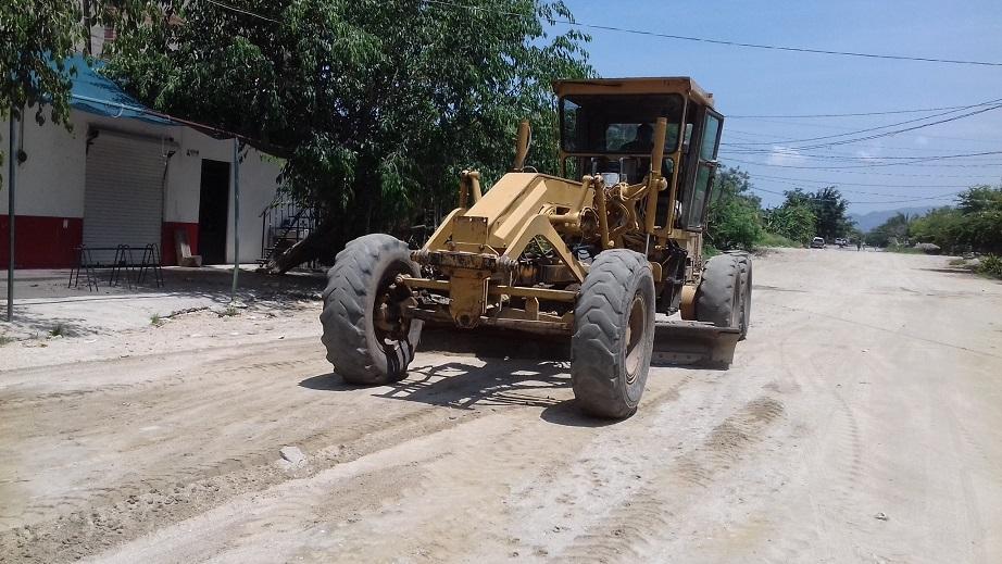 14y15Bahía (6) Arreglan calles en Villas Miramar, Tierra Santa y Bicentenario