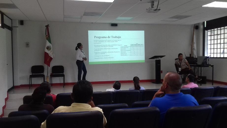 18y19Bahía (1) Entrega Jaime Cuevas equipo a Protección Civil