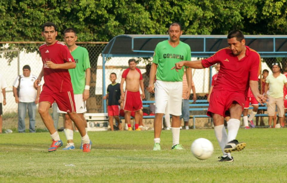26y27Deportes (6) Va la Liga Cascarita por la fecha 25