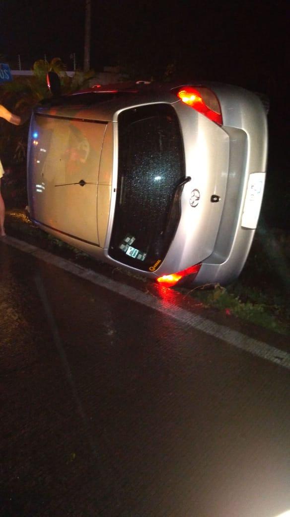 30y31Sucesos (4) Vuelca su vehículo al conducir bajo la lluvia