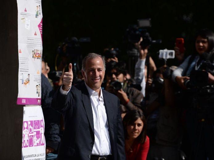 voto_meae_x2x.jpeg_539665225 José Antonio Meade segundo presidenciable en emitir su voto