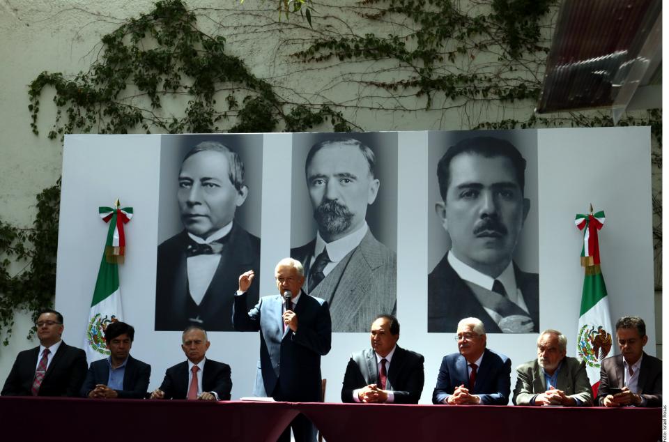 03Bahía Tema del Día Define AMLO tareas de su primer círculo