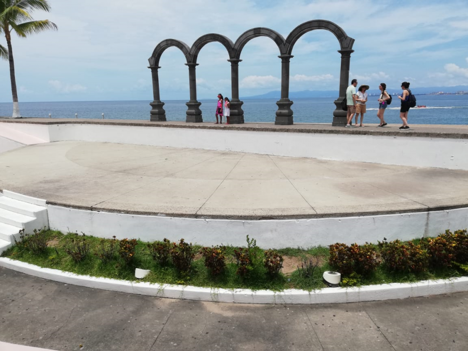 03Bahía El malecón de PV necesita una limpieza profunda