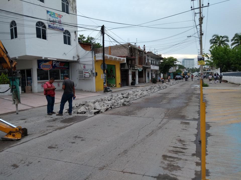 11y11Bahía (6) Se colapsa tubo de drenaje en la avenida Politécnico