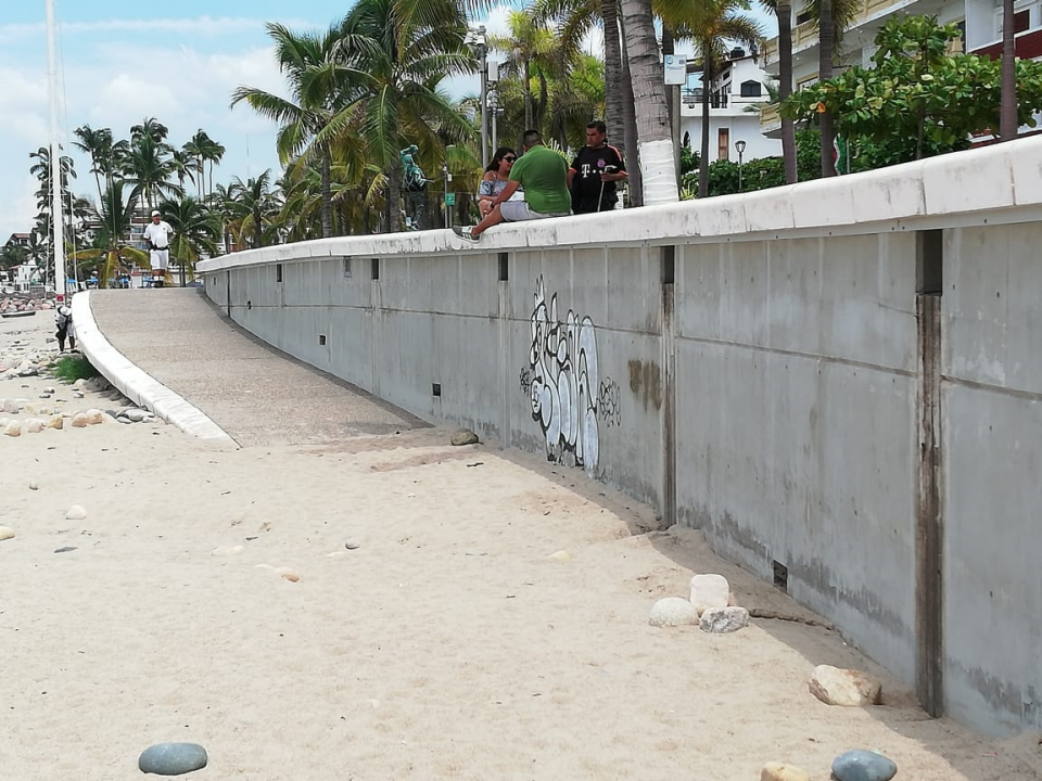 12y13Bahía (1) Interesada empresa hotelera para darle mantenimiento al malecón