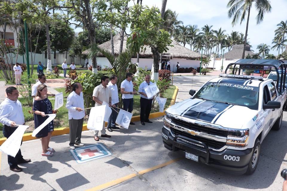 12y13Bahía02 Entrega Echevarría seis patrullas para Policía Estatal en Bahía