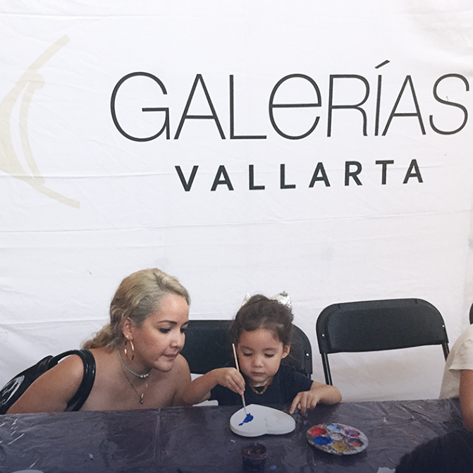 18Bahía (3) Pintura y Juegos de Feria hubo en Galerías Kids de Galerías Vallarta