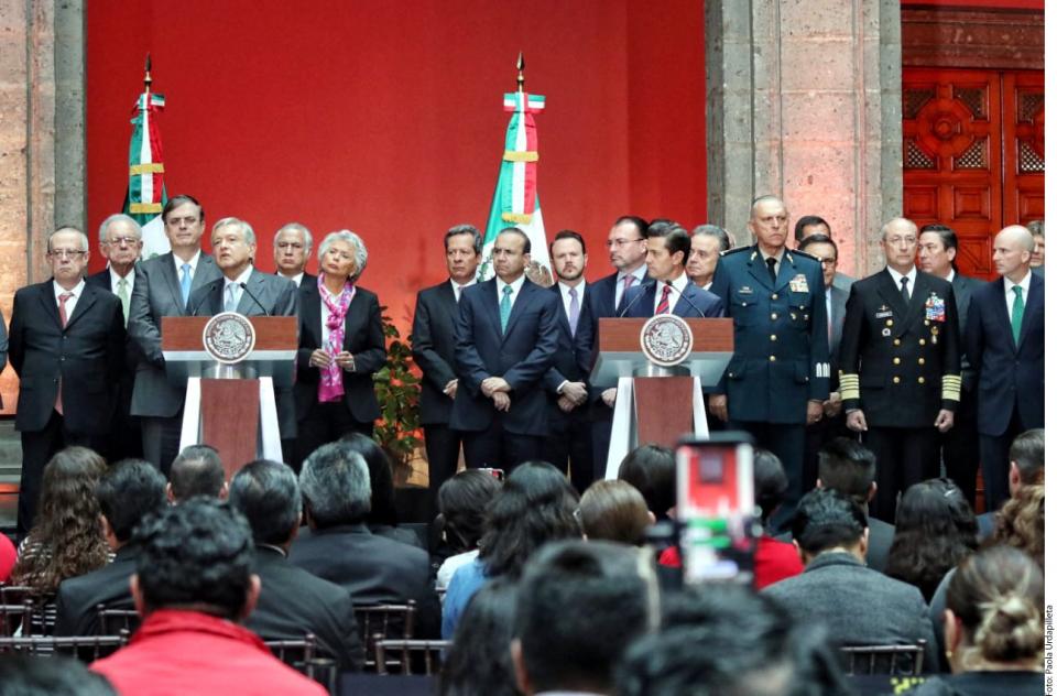 18y19México (4) Tira AMLO reforma frente a Peña Nieto