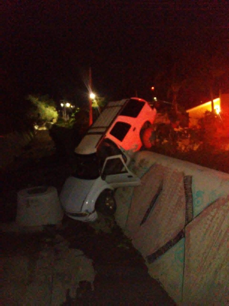 30y31Sucesos (5) Se fue a un canal y abandona camioneta