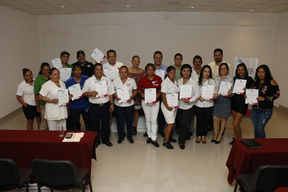 COMUNICADO 2815-DIF-Escuela para Padres-hotel Friendly (1) Lleva DIF taller de Escuela para Padres a personal del Friendly