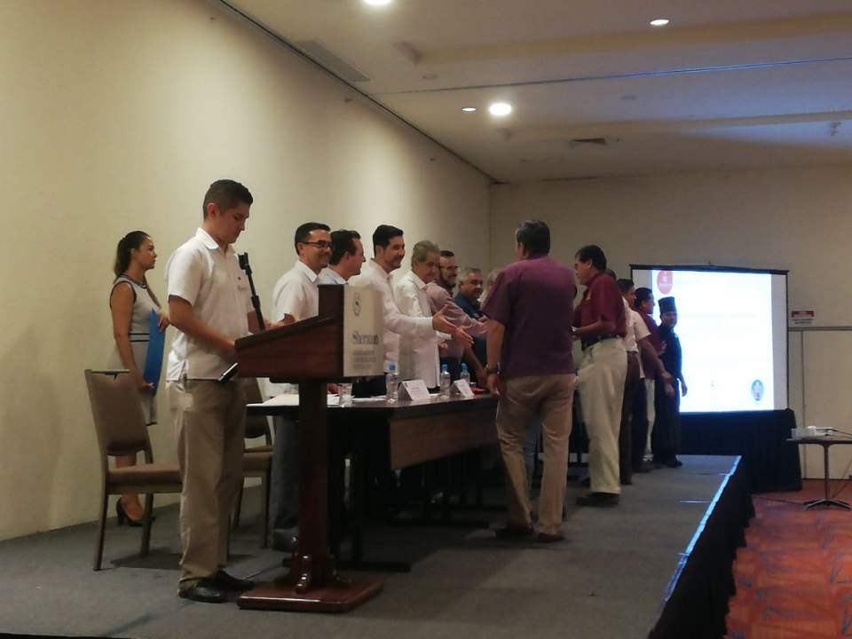 brenda 17 nota a Entregan Distintivos “H” y “S”, certificados y reconocimiento