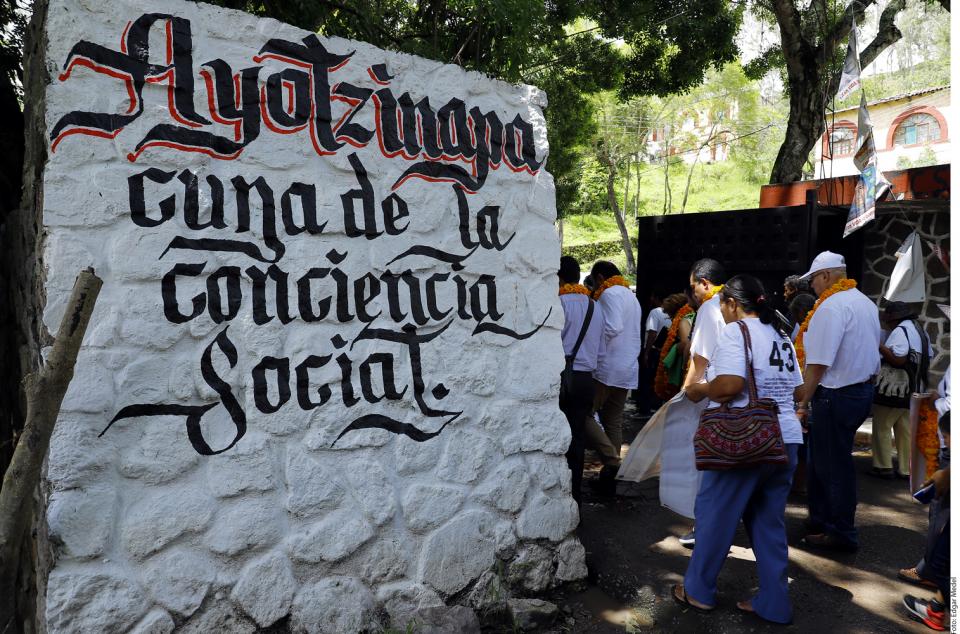 03 04 y 05 Bahía Tema del Día (1) Ayotzinapa vive...