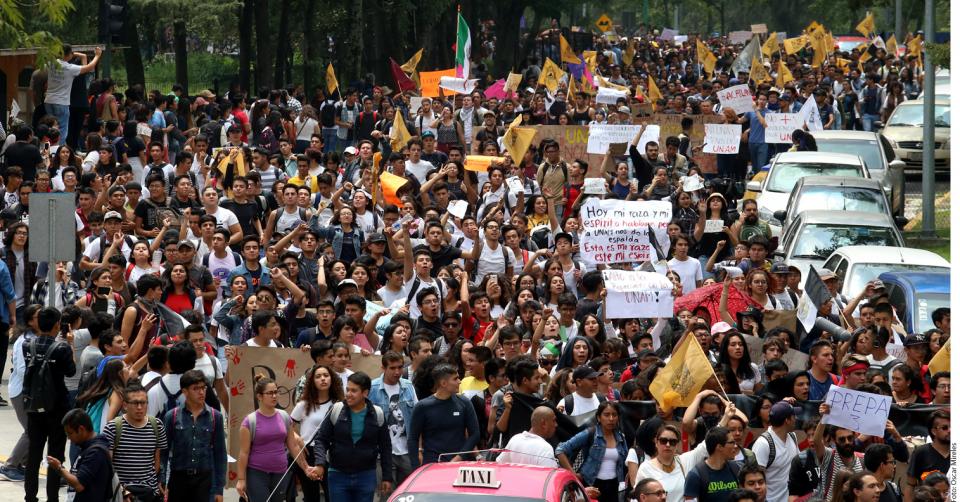 04y05Bahía Tema del Día (1) Atraviesa la juventud experiencias difíciles que los lleva al suicidio
