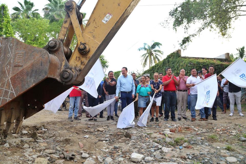 12y13Bahía (4) Jaime Cuevas da banderazo de obra en La Cruz de Huanacaxtle