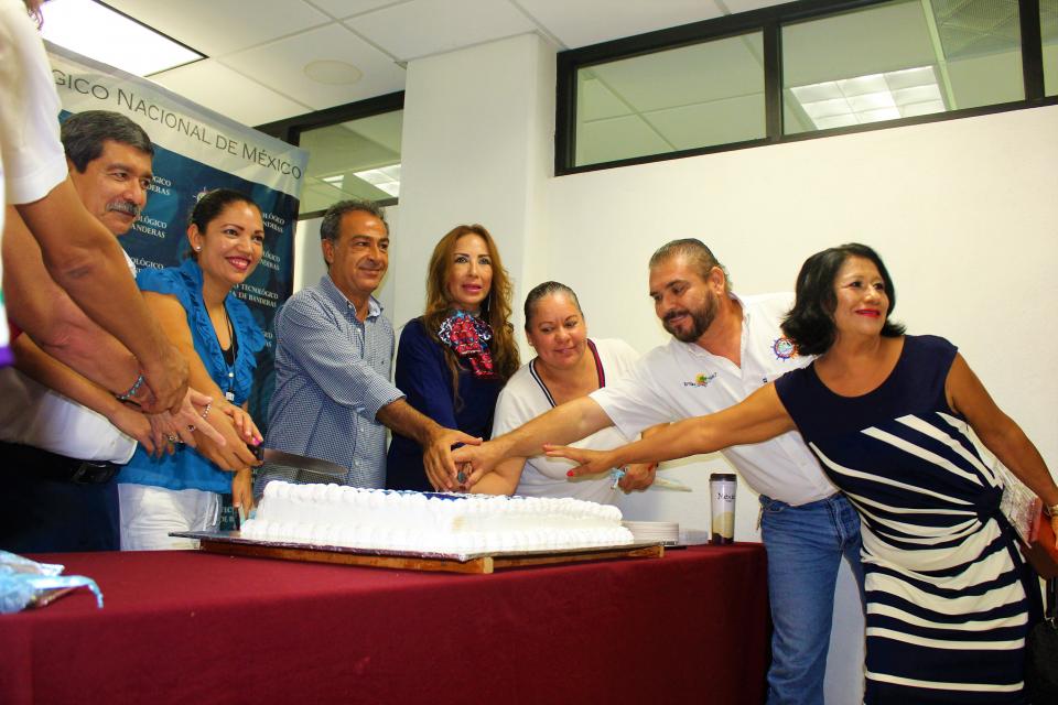 14y15Bahía (7) Son 25 años de Educación Superior Tecnológica en la región de Bahía