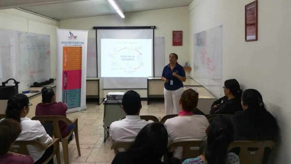 22Bahía (2) Promueve DIF pláticas para prevenir la violencia familiar