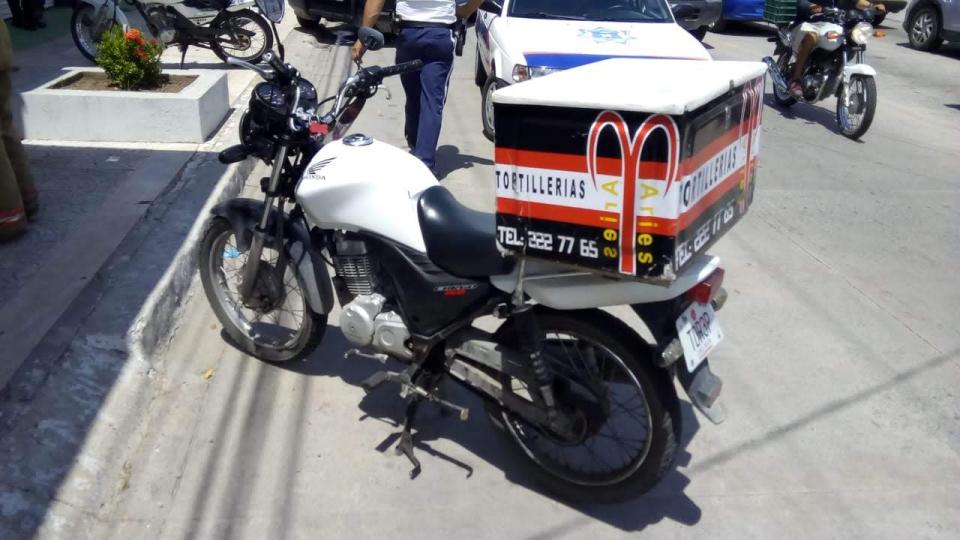 28y29Sucesos (10) Motociclista choca con auto que daba una vuelta en “U”