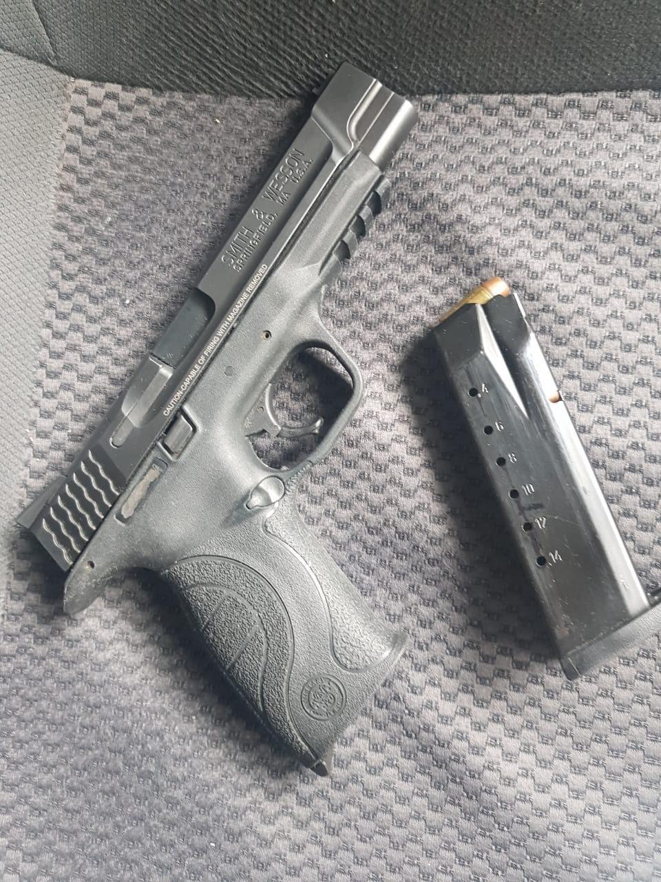 29Sucesos (2) Capturan policías municipales a sujeto con una pistola .40