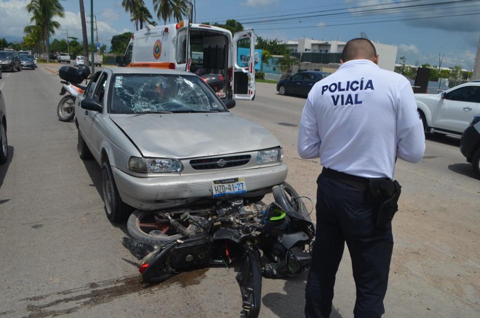 30y31Sucesos (8) Atropella camioneta a mujeres motociclistas