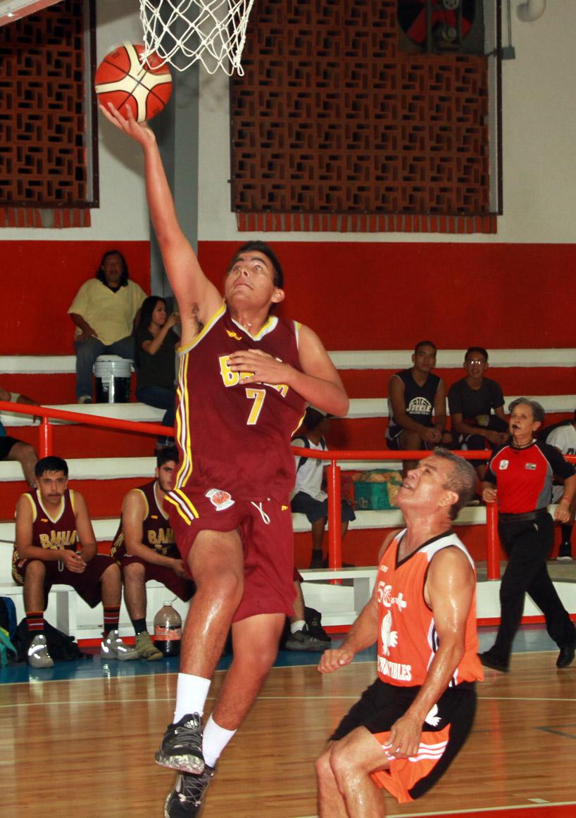 Basquetbol 01 LOBEL ARROLLÓ A TECHTLI… Saca triunfo Wildcats