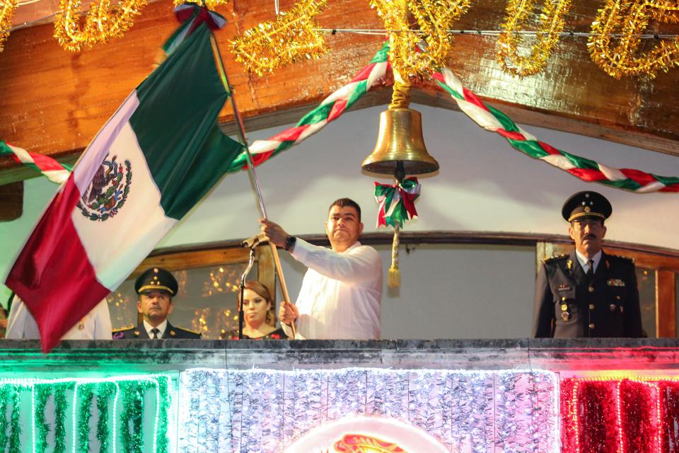COMUNICADO 2913-Ceremonia del Grito de Independencia (1) Miles de vallartenses celebran la fiesta de la independencia