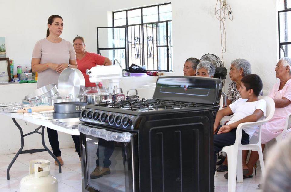 DIF ESPERANZA ZONA SIERRA CLASES REPOSTERIA (5) Lleva Esperanza DIF Bahía a Zona Sierra