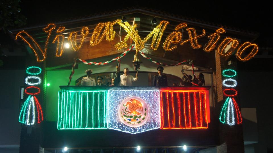 SONY DSC Celebran vallartenses tradicional grito de independencia en plaza de armas
